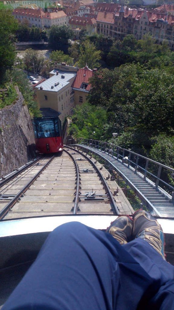 Per Schlossbergbahn hinauf