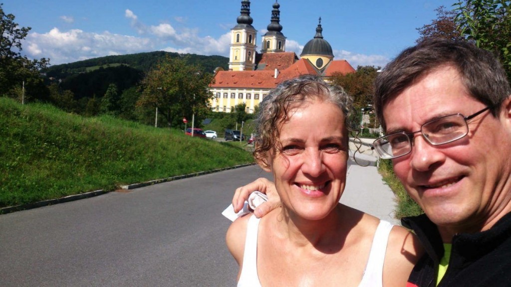 Silvia und ich vor der Basilika