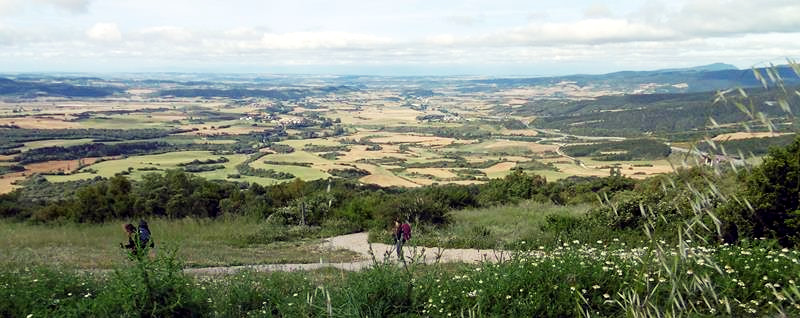 Camino Frances Richtung Puenta de la Reina, Achtsamkeit besonders bergab