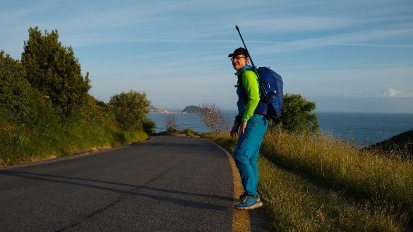 Mit Stöcken am Camino