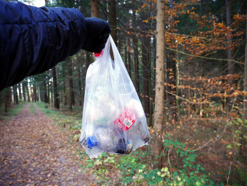 Der Müll von 500 m Waldweg