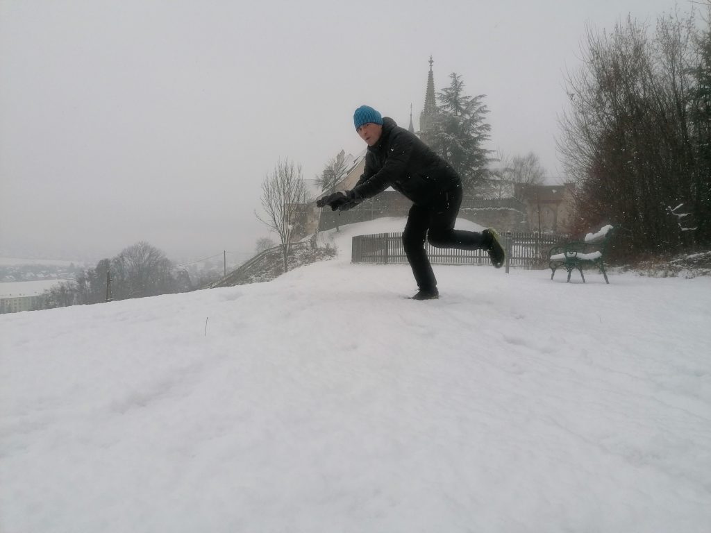 Kräftigungsübungen im Schnee