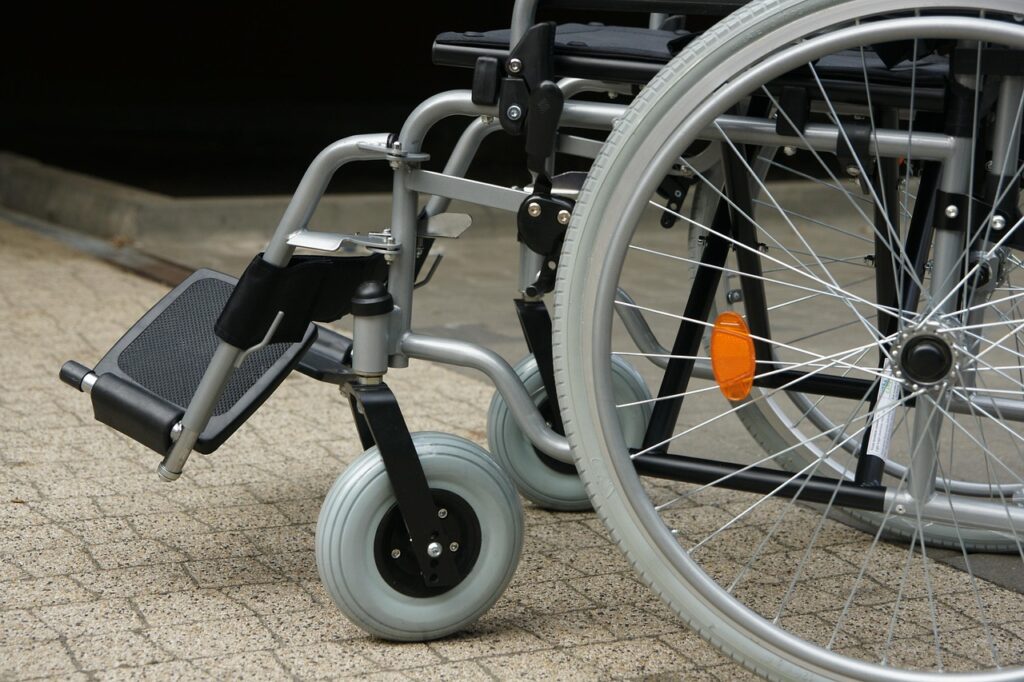 Behinderung mit Rollstuhl wird leichter wahrgenommen