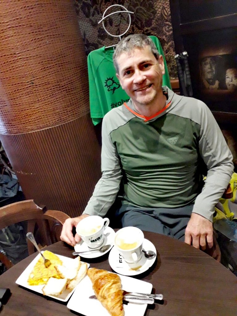 Nach 9h Gehen Frühstück, Mein Ultra-Light Camino. 