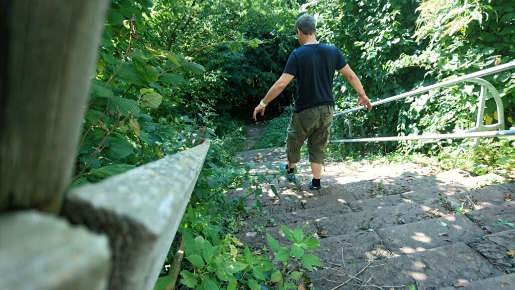 Leben nach einem Hirnabszess,
Stufen steigen lernen